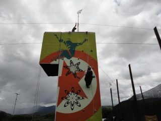 Para la tirolina hay que montar